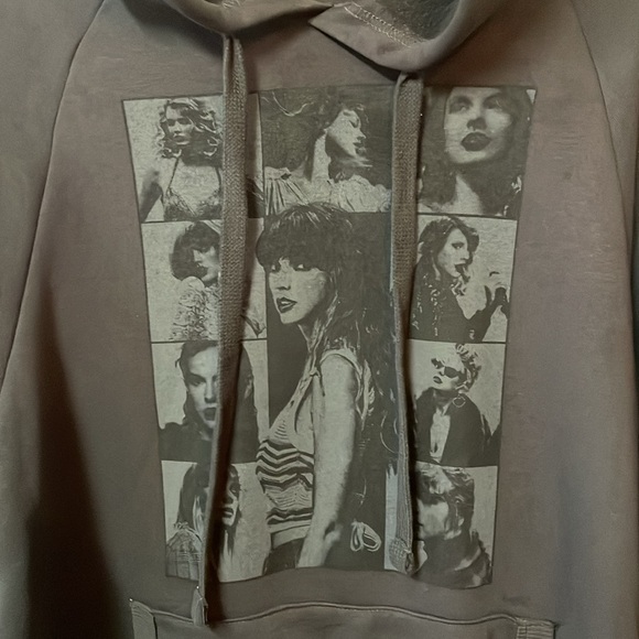 Taylor Swift The Eras Tour Washed Black Tour Hoodie Size M. - Picture 2 of 10